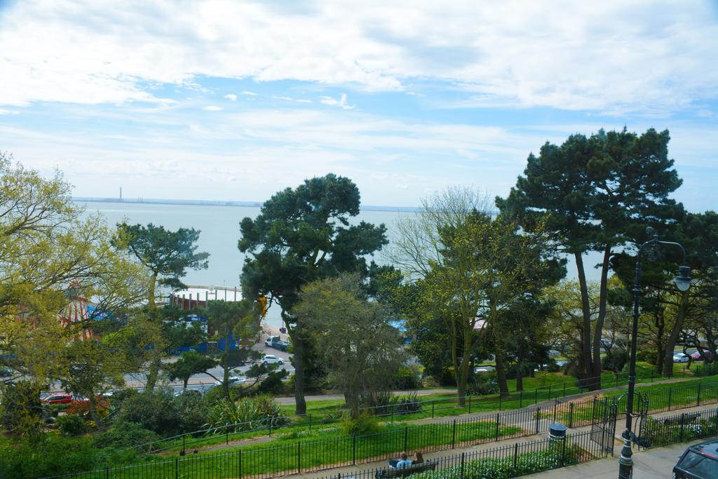 Pier View Self Catering Luxury Apartments Southend-on-Sea Buitenkant foto